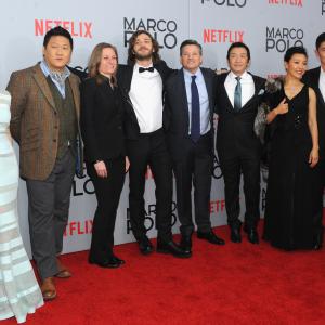 Joan Chen, Benedict Wong, Rick Yune, Ted Sarandos, Cindy Holland, Chin Han, Lorenzo Richelmy and Zhu Zhu at event of Marco Polo (2014)