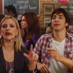 Still of Drew Barrymore and Justin Long in Going the Distance (2010)