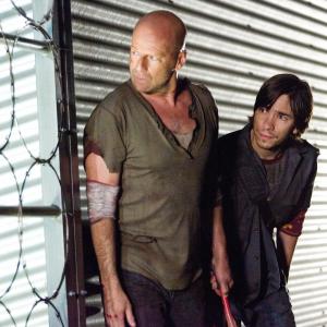 Still of Bruce Willis and Justin Long in Kietas riesutelis 4.0 (2007)