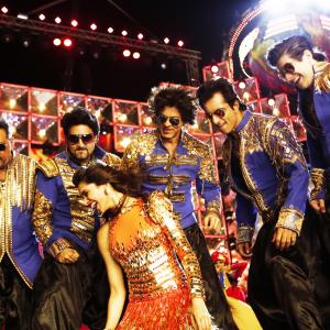 Still of Abhishek Bachchan, Shah Rukh Khan, Boman Irani, Sonu Sood and Deepika Padukone in Happy New Year (2014)