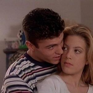 Still of Tori Spelling and Brian Austin Green in Beverli Hilsas, 90210 (1990)