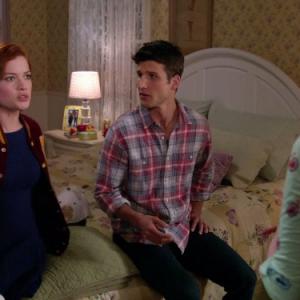Still of Allie Grant Parker Young and Jane Levy in Suburgatory 2011