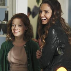 Still of Gloria Votsis and Jane Levy in Suburgatory (2011)