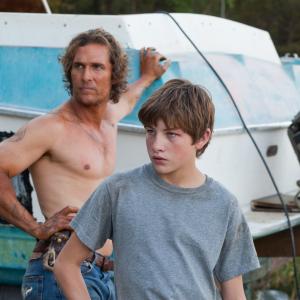 Still of Matthew McConaughey and Tye Sheridan in Mud 2012