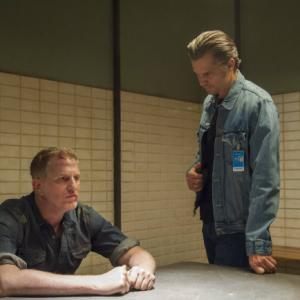 Still of Michael Rapaport and Timothy Olyphant in Justified 2010