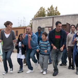 Still of Raoul Bova, Paola Cortellesi, Hassani Shapi, Lucia Ocone, Valerio Aprea and Giovanni Bruno in Nessuno mi può giudicare (2011)