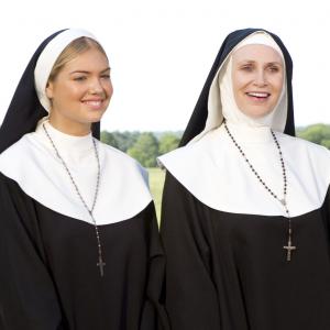 Still of Jane Lynch and Kate Upton in Trys veplos (2012)
