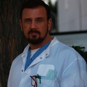 Actor Ward Edmondson as Dr. M. Klutz, on the set of Stephen T. Kay's thriller feature film 