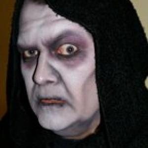 Tom Konkle as Grim in series Ask Grim