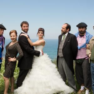 Still of Karra Elejalde, Emilio Martínez Lázaro, Carmen Machi, Clara Lago, Alfonso Sánchez, Alberto López and Dani Rovira in Ocho apellidos vascos (2014)