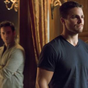 Still of Stephen Amell and Colin Donnell in Strele (2012)
