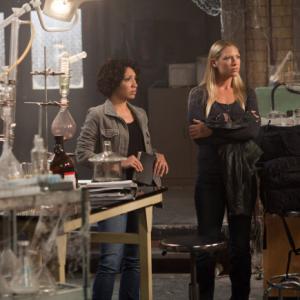 Still of Anna Torv and Jasika Nicole in Ties riba (2008)