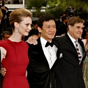 Restless Cannes Premiere - (L-R) Henry Hopper, Mia Wasikowska, Chin Han, Gus Van Sant and Bryce Dallas Howard