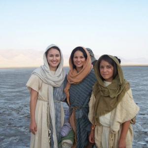 Behind the scenes with National Geographic Yvette as the mother to two daughters in desert scene