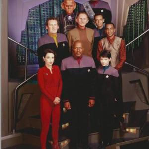 Michael Dorn, Colm Meaney, Nana Visitor, Avery Brooks, Armin Shimerman, Rene Auberjonois, Nicole de Boer, Cirroc Lofton and Alexander Siddig in Star Trek: Deep Space Nine (1993)