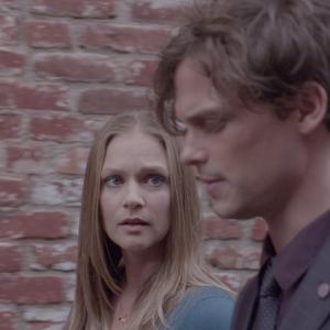 A.J. Cook and Matthew Gray Gubler in Nusikalstami protai (2005)