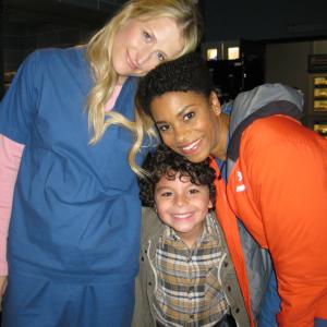 Bruce onset of Emily Owens with Mamie Gummer  Kelly McCreary