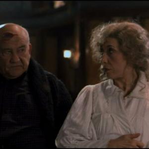 Still of Edward Asner and Lily Tomlin in X failai (1993)
