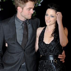 Kristen Stewart and Robert Pattinson at event of Brekstanti ausra. 1 dalis (2011)