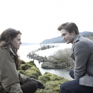 Still of Kristen Stewart and Robert Pattinson in Twilight 2008