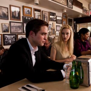 Still of Sarah Gadon and Robert Pattinson in Kosmopolis 2012