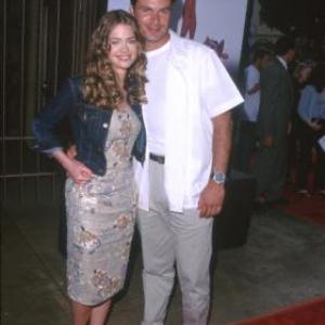 Denise Richards and Patrick Muldoon at event of Drop Dead Gorgeous (1999)