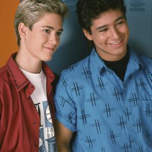 Still of Mark-Paul Gosselaar and Mario Lopez in Saved by the Bell (1989)