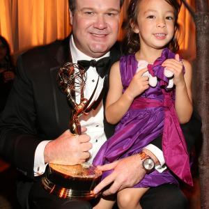 Eric Stonestreet and Aubrey Anderson-Emmons at event of The 64th Primetime Emmy Awards (2012)