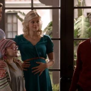 Still of Justin Bartha, Andrew Rannells, Georgia King and Bebe Wood in Nauja norma (2012)