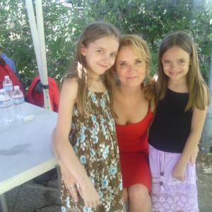 Mykayla and sister Hannah on the set of Love at the Christmas Table with Lea Thompson