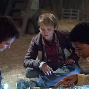 Still of Reese Hartwig, Astro and Teo Halm in Earth to Echo (2014)