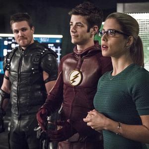 Still of Stephen Amell, Grant Gustin and Emily Bett Rickards in The Flash (2014)