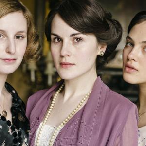 Still of Michelle Dockery, Jessica Brown Findlay and Laura Carmichael in Downton Abbey (2010)