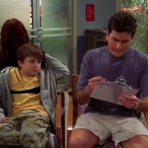 Still of Charlie Sheen and Angus T Jones in Two and a Half Men 2003