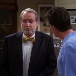 Still of Charlie Sheen and Martin Mull in Two and a Half Men 2003