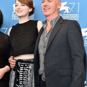 Michael Keaton and Emma Stone at event of Zmogus-paukstis (2014)