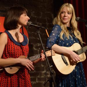 Still of Riki Lindhome and Kate Micucci in Garfunkel and Oates 2014