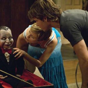 Lisa Ashen (LAURA REGAN) and her husband, Jamie (RYAN KWANTEN), discover the ventriloquist dummy Billy is no ordinary doll in the supernatural thriller from the writer/director team behind the international hit 
