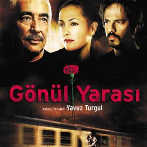 Meltem Cumbul, Sener Sen and Timuçin Esen in Gönül Yarasi (2005)