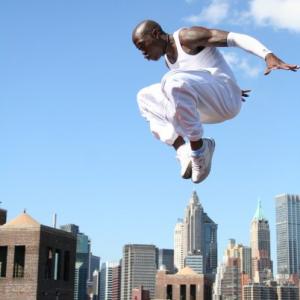 Cali freerunning on NYC's roof tops