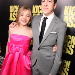 Chloë Grace Moretz and Christopher Mintz-Plasse at event of Ateini cia arba gausi i duda! (2010)