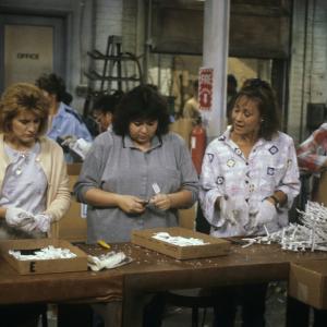 Still of Roseanne Barr, Laurie Metcalf and Natalie West in Roseanne (1988)