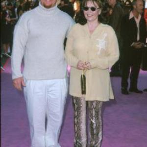 Roseanne Barr and Ben Thomas at event of Austin Powers: The Spy Who Shagged Me (1999)