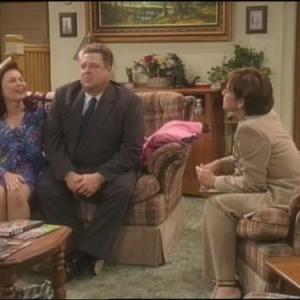 Still of John Goodman and Roseanne Barr in Roseanne (1988)