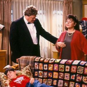Still of John Goodman Roseanne Barr and Michael Fishman in Roseanne 1988