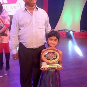with Mahi displaying Best Film cine aishvarya award for the movie Veer Hamir