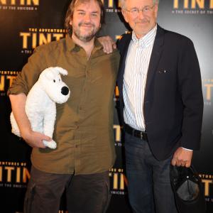 Steven Spielberg and Peter Jackson at event of Tintino nuotykiai. Vienaragio paslaptis (2011)