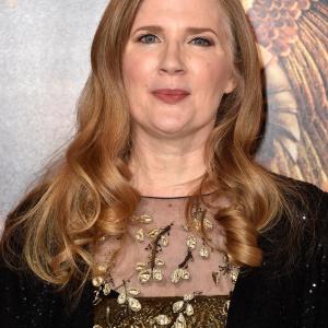 Suzanne Collins at event of Bado zaidynes Strazdas giesmininkas 1 dalis 2014