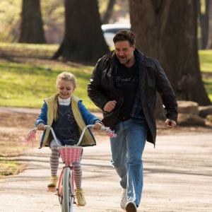 Kylie Rogers Russell Crowe Fathers And Daughters 2015