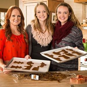Still of Ree Drummond Alex Drummond and Paige Drummond in The Pioneer Woman 2011